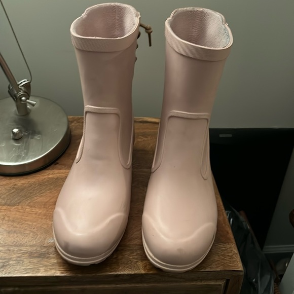 Sperry size 9-9.5 rain boots with small heel and lacing in the back- light pink - Picture 1 of 8